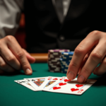 How to Play Tight vs Loose in Poker?